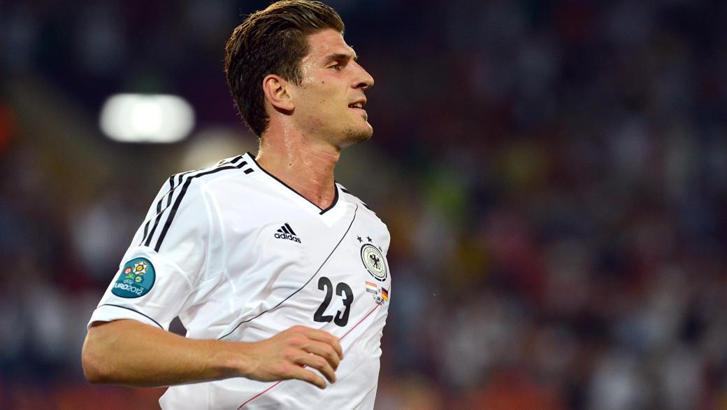 Mario Gomez fez os dois gols da vitória da Alemanha contra a Holanda