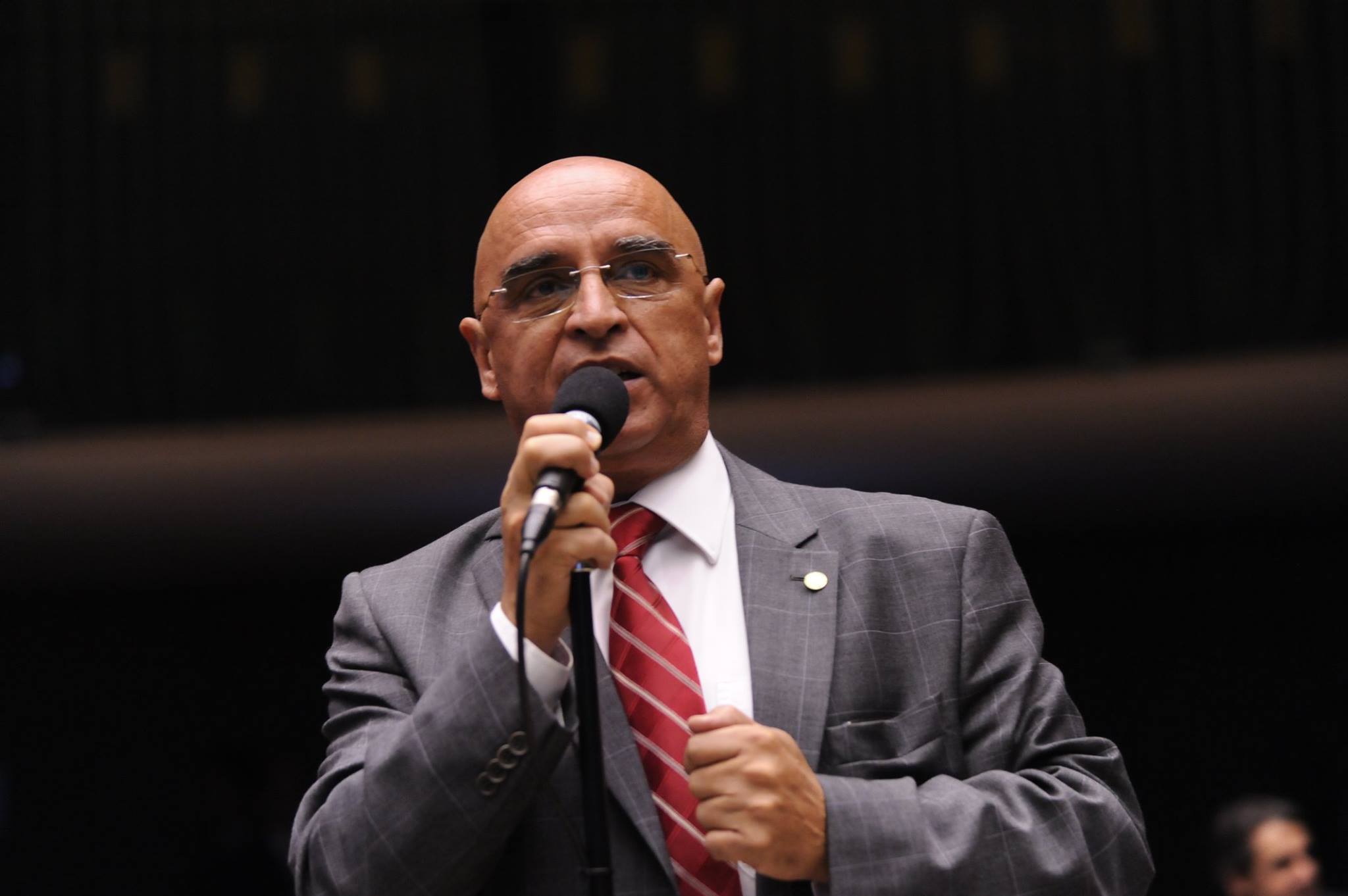 PDT segue grupo do PT e abandona blocão de Motta