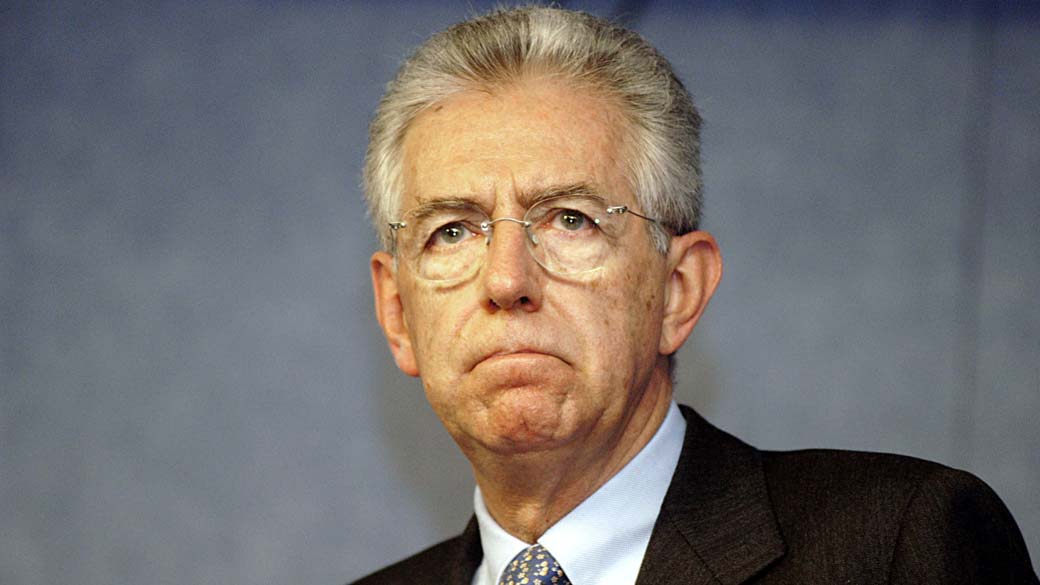 Mario Monti, ex-comissário europeu, é favorito para assumir o posto de Berlusconi