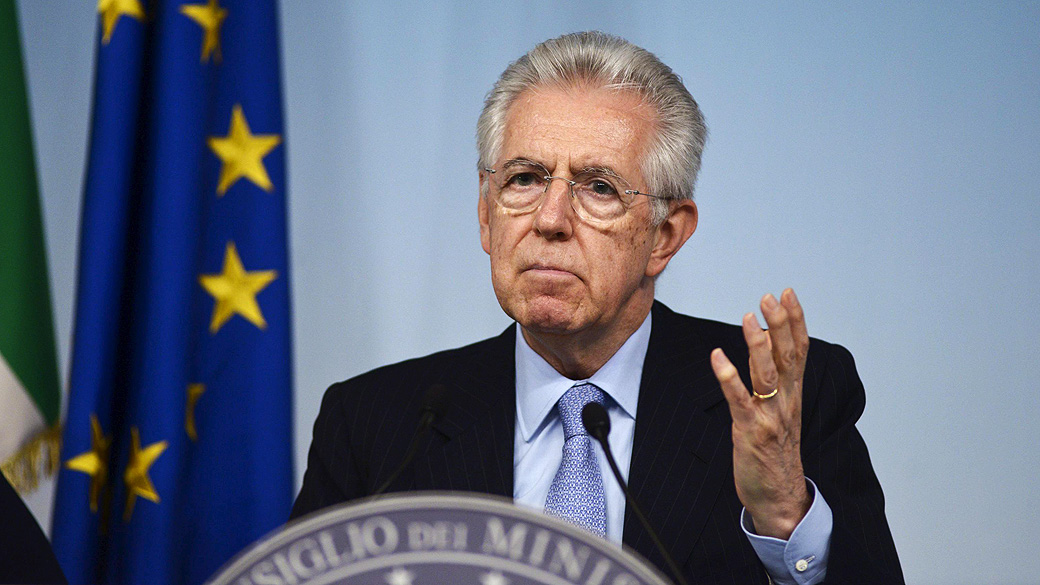 Mario Monti, primeiro-ministro italiano, não conseguiu ainda reerguer país