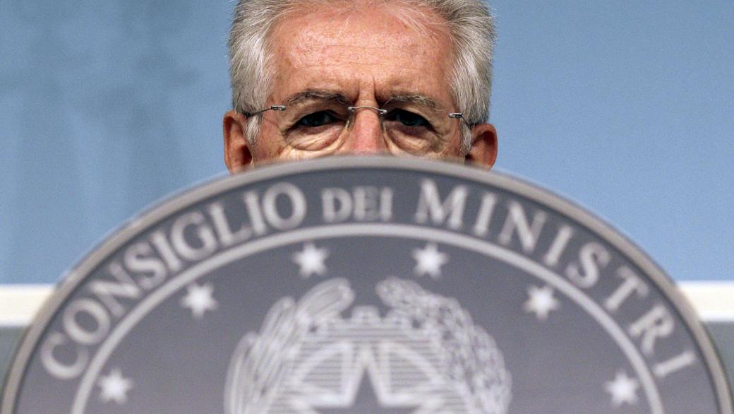 O primeiro-ministro Mario Monti em entrevista coletiva na sede do governo italiano, em Roma