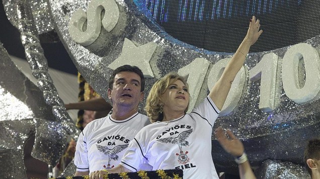 O ex-presidente do Corinthians, Andrés Sanchez, e a mulher do ex-presidente Lula, são destaque da Gaviões da Fiel