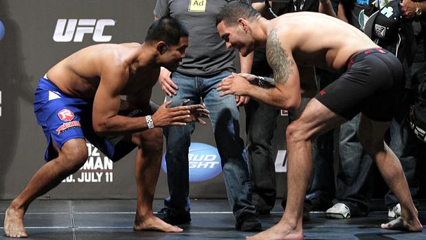 Mark Muñoz e Chris Weidman na pesagem para o UFC desta quarta-feira