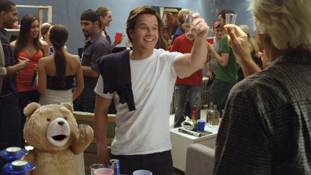 Mark Wahlberg em cena do filme Ted