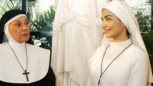 A atriz Marly Bueno (à esquerda) em cena de 'Páginas da Vida' com Letícia Sabatella (à direita)