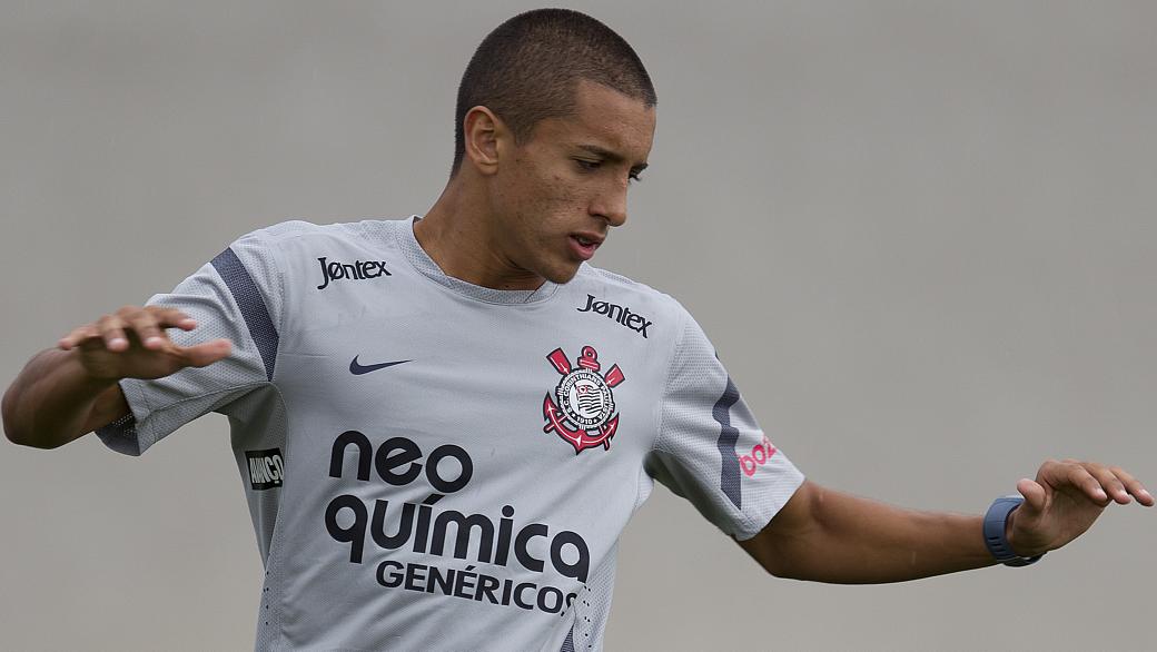 O zagueiro Marquinhos em treino do Corinthians