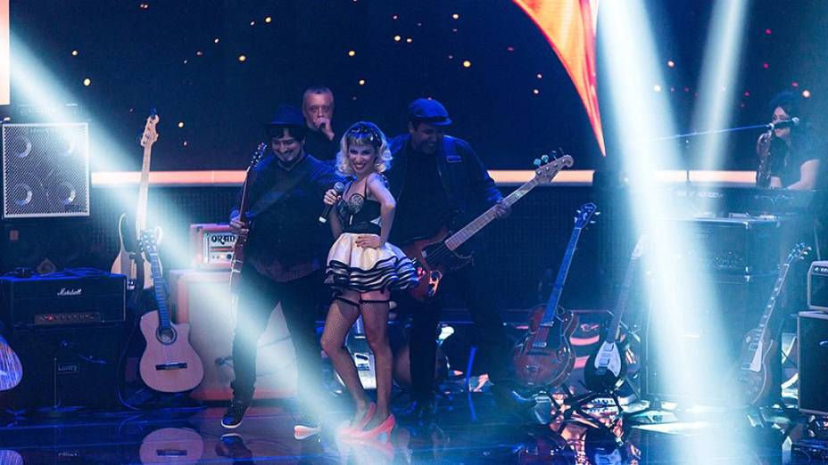 Mary Di se apresenta na primeira fase do SuperStar