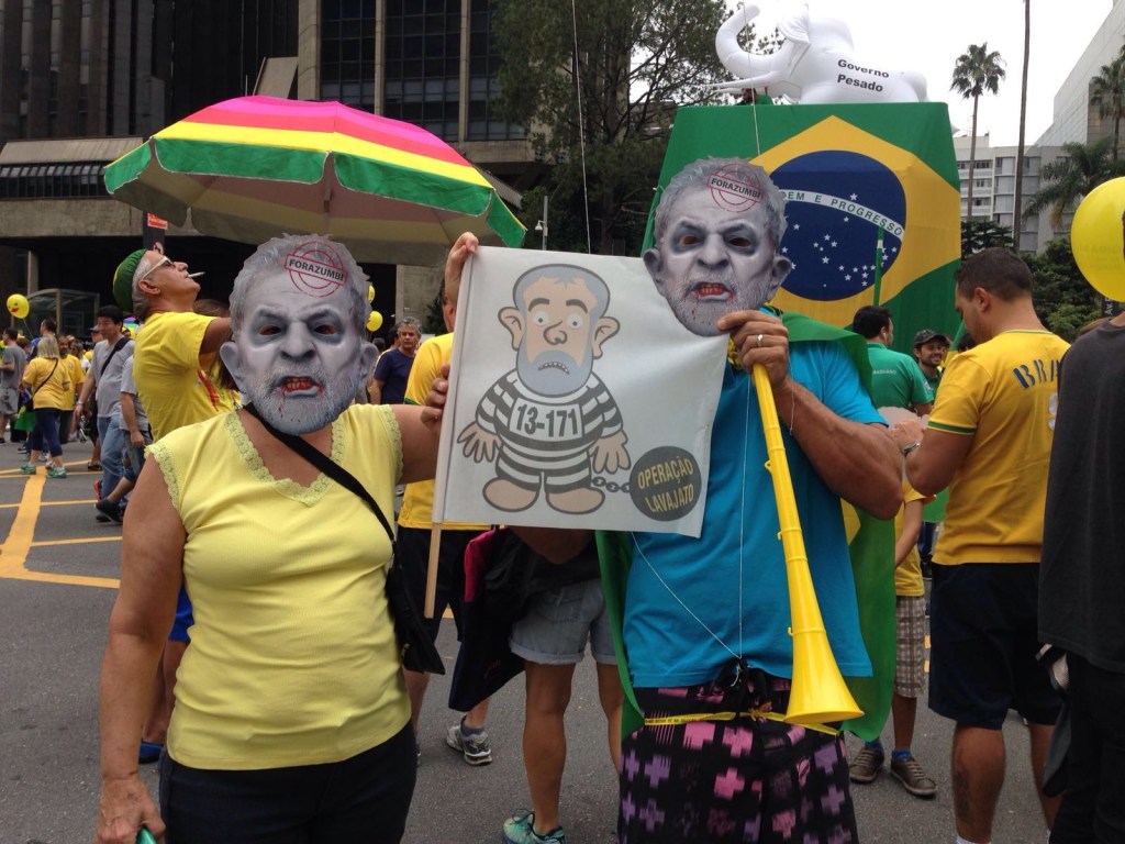 Máscara de Lula na manifestação em São Paulo