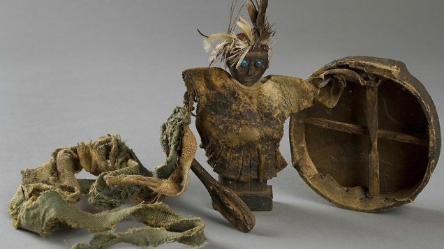 Entre os destaques estão objetos, fantasias e peças pertencentes a grandes coleções de antropologia