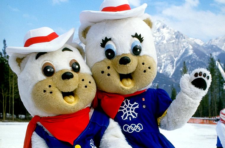 Da esquerda para a direita: Hidy e Howdy, os mascotes da Olimpíada de Inverno de Calgary, no Canadá, em 1988.