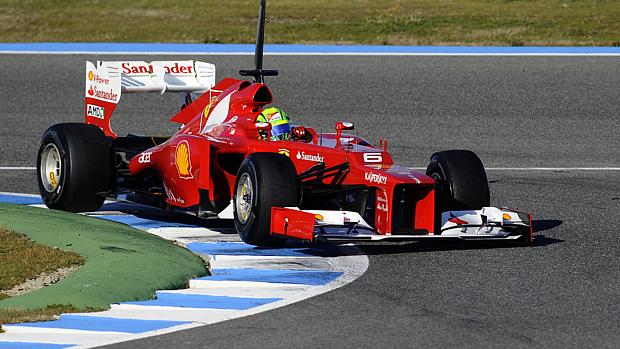 Massa pilota o F2012 durante os treinos na Espanha