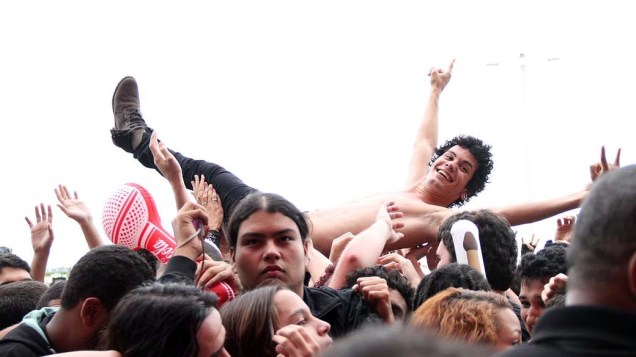 Público durante show da banda Matanza e BNegão no palco Sunset, no terceiro dia do Rock in Rio, em 25/09/2011