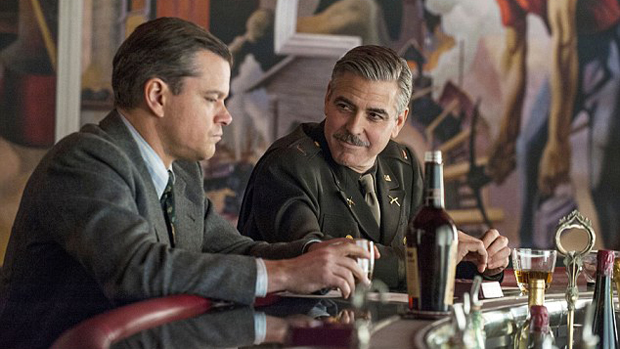 Matt Damon e George Clooney em cena do filme 'Caçadores de Obras-Primas'
