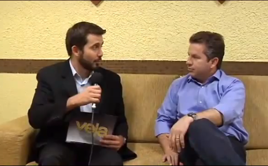 Mauro Mendes, candidato do PSB ao governo de Mato Grosso, conversa com o repórter Gabriel Castro