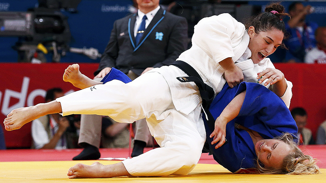 Mayra Aguiar em sua segunda luta em Londres, contra atleta polonesa: sonho do ouro fica para 2016