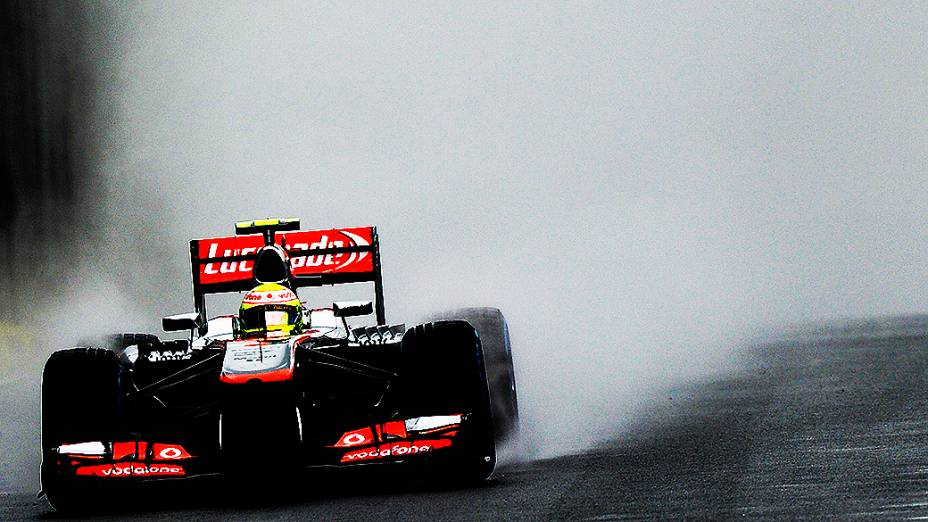 Sergio Pérez faz volta classificatória sob intensa chuva no circuito de Interlagos, em São Paulo