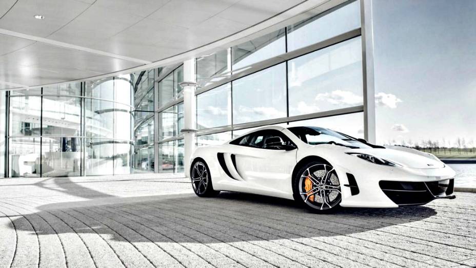 Apenas cinco unidades do esportivo McLaren MP4-12C High Sports foram produzidas: motor V8 3.8 litros, twinturbo e mais de 600 cv