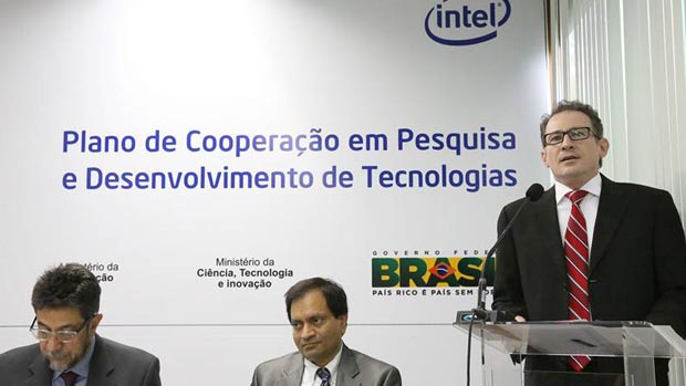 Fernando Martins, Presidente da Intel Brasil, discursa em cerimônia realizada no Ministério da Ciência, Tecnologia e Inovação (MCTI)