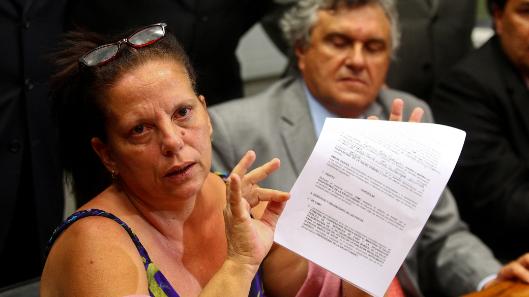 A cubana Ramona Matos Rodrigues, participante do Programa Mais Médicos, reclama ter sido enganada pelo governo brasileiro
