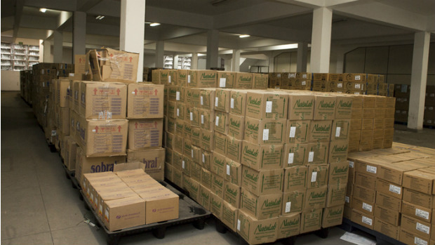 Centenas de caixas de remédios e vacinas vencidas perderam a validade no depósito do município