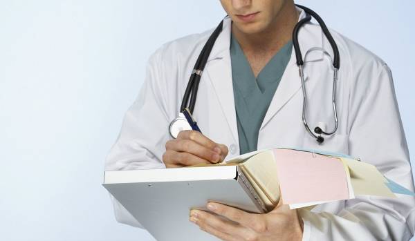A maioria dos médicos estrangeiros no Brasil são bolivianos (880), seguidos dos peruanos (401), colombianos (264) e cubanos (216)