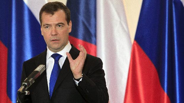 "Se há irregularidades é preciso investigá-las, mas para isso há juízes", disse Medvedev