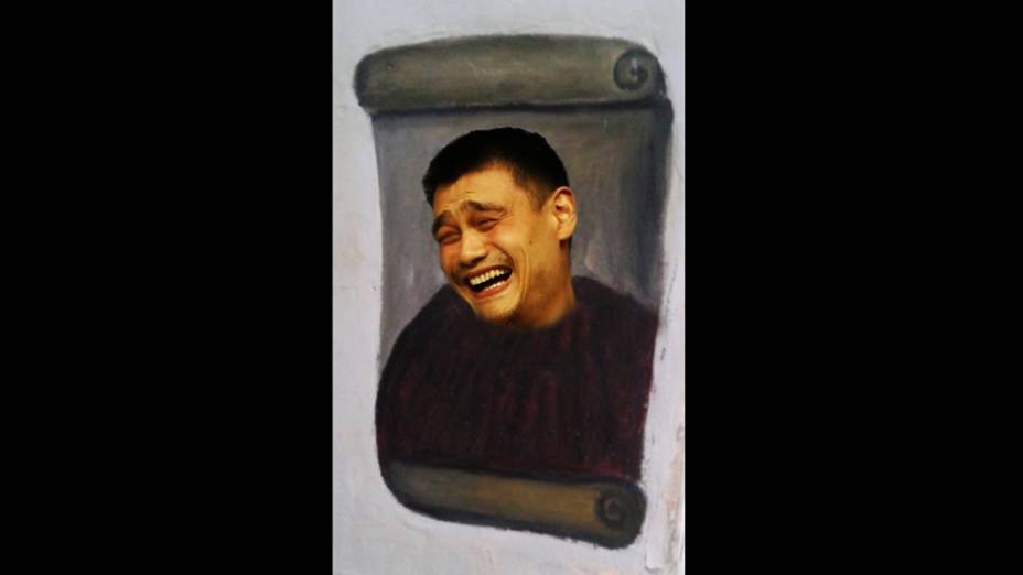 Meme da obra "restaurada" por idosa na Espanha ganha versão com o famoso meme do chinês, ex-jogador de basquete, Yao Ming