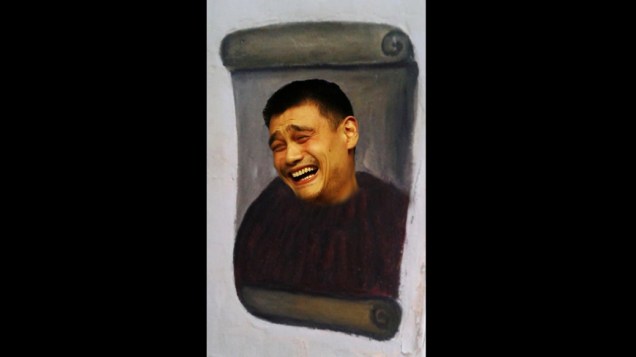 Meme da obra "restaurada" por idosa na Espanha ganha versão com o famoso meme do chinês, ex-jogador de basquete, Yao Ming