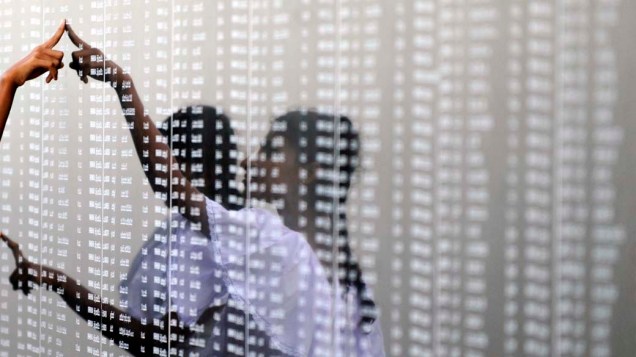 Em Colombo, filhos de veteranos da guerra do Sri Lanka visitam memorial em homenagem aos soldados mortos durante o conflito, no Dia Nacional do Herói de Guerra