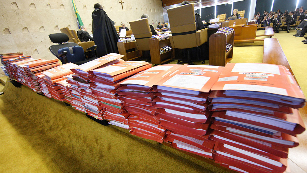 O processo do mensalão no Supremo: mais de 50 mil páginas não encerram o escândalo