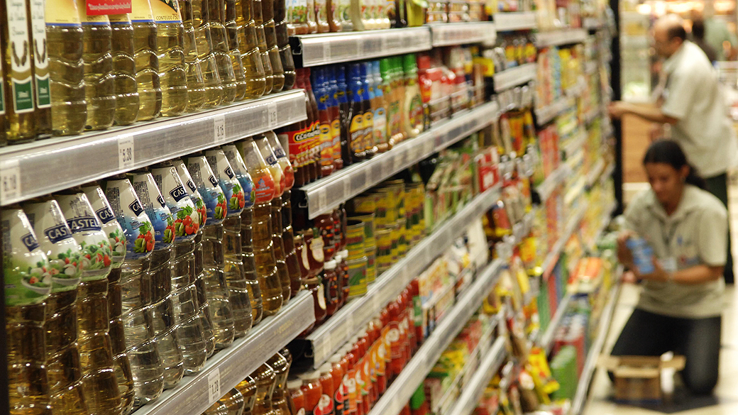 Inflação acelerou em abril para 0,55%, com alimentos ainda pesando