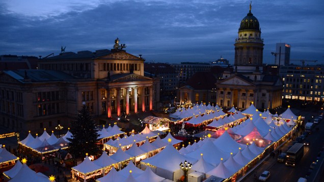 Vista geral de um mercado de Natal em Berlim Vista geral de um mercado de Natal em Berlim