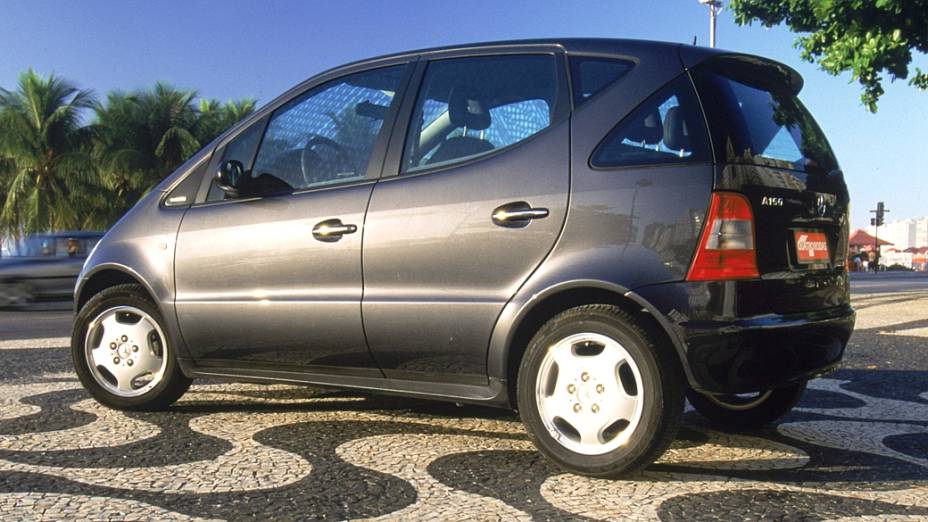 <br><br> Em 1999: Mercedes Classe A160, produzida no Brasil