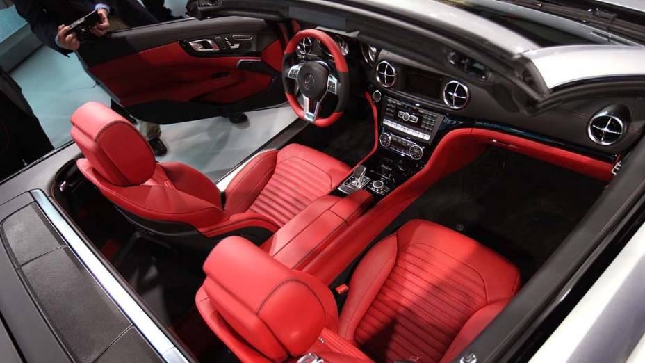 Mercedes-Benz SL - O esportivo ficou quase 130 quilos mais leve, e quase 30% mais econômico