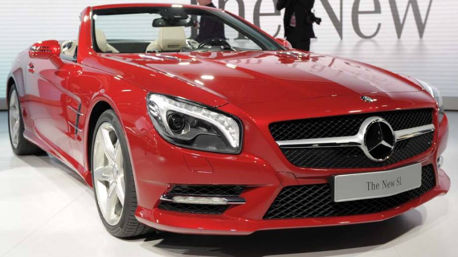 Mercedes-Benz SL - Um novo estilo para o conversível de nome clássico, que chega à sexta geração mais moderno do que nunca. O motor V8, com injeção direta de gasolina, e o câmbio com sete marchas garantem potência de sobra: 434 cavalos