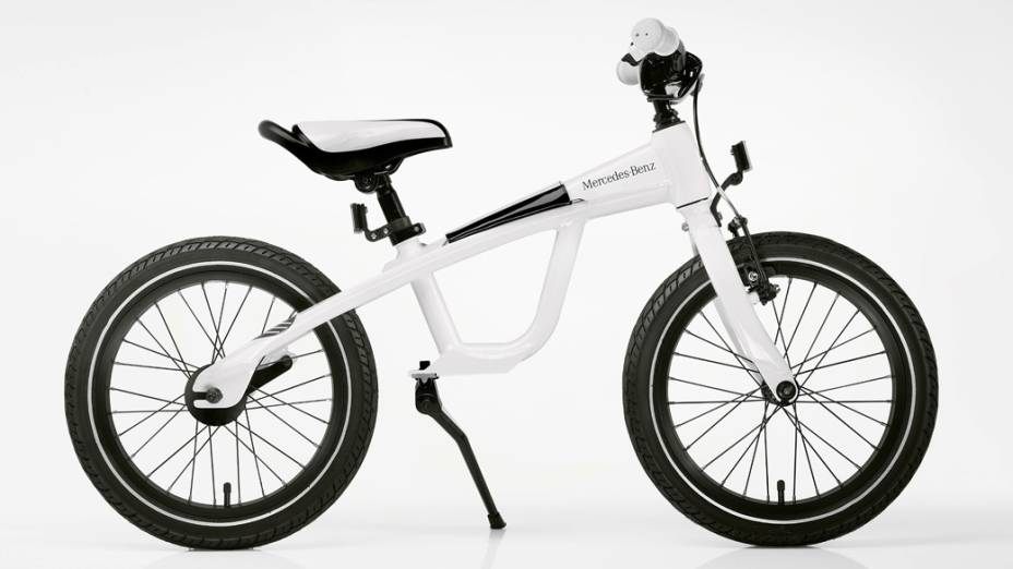 Mercedes-Benz Kids Bike - Indicada para crianças de 3 a 6 anos de idade, tem design que mistura estilo de mountain bike e de lazer. Mede 16 polegadas