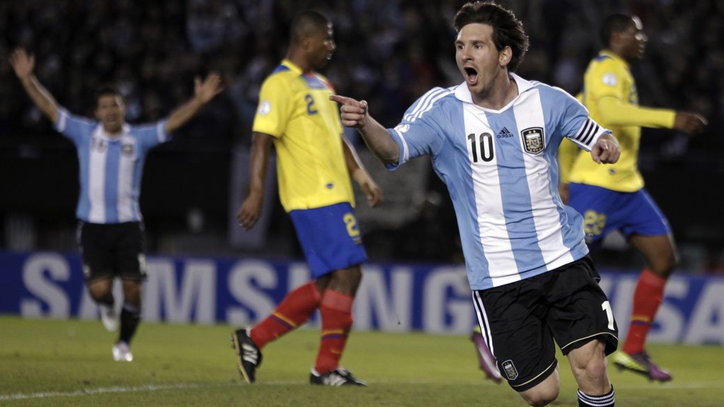 Messi comemora seu gol no jogo entre Argentina e Equador pelas Eliminatórias da Copa do Mundo de 2014, em Buenos Aires