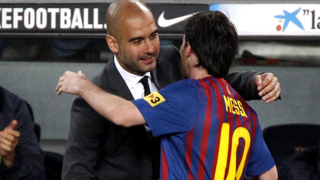 Messi cumprimenta Guardiola na despedida do treinador
