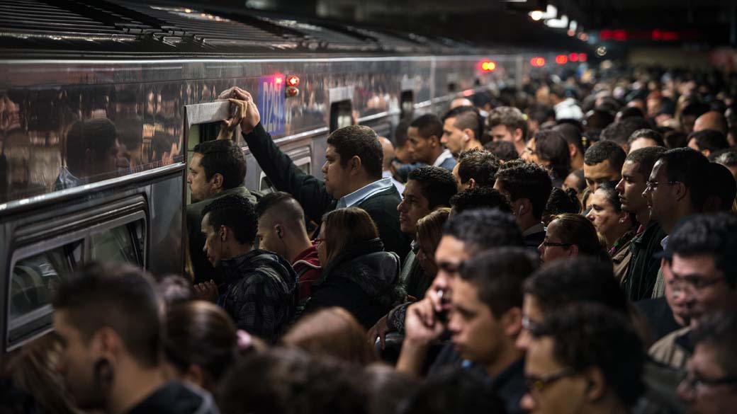 Passageiros no metrô de São Paulo