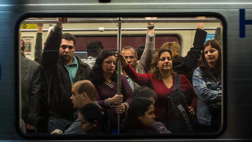 Passageiros no metrô de São Paulo