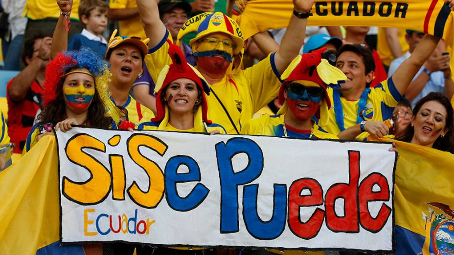 Torcedores do Equador durante o jogo contra a França no Maracanã, no Rio