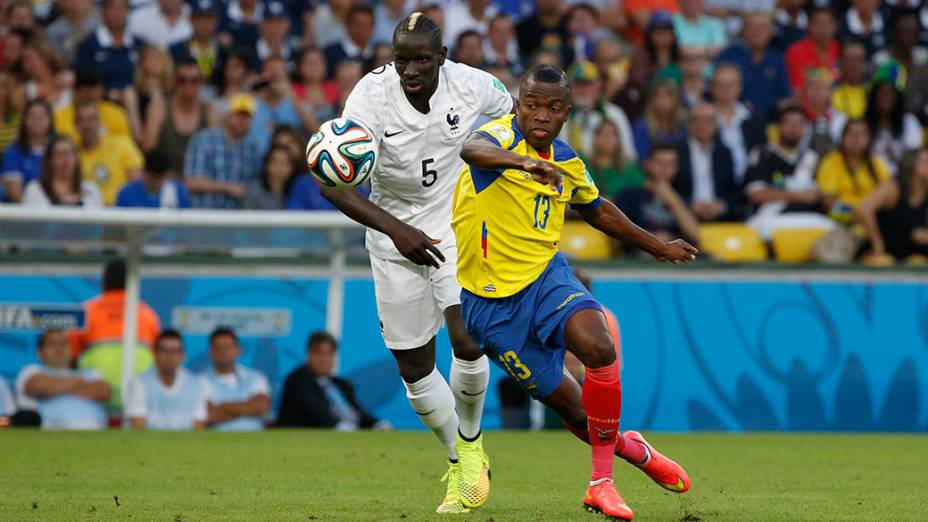 Lance no jogo entre Equador e França no Maracanã, no Rio