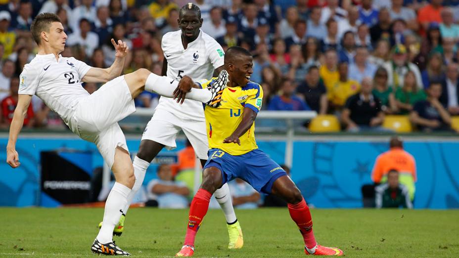 Lance no jogo entre Equador e França no Maracanã, no Rio