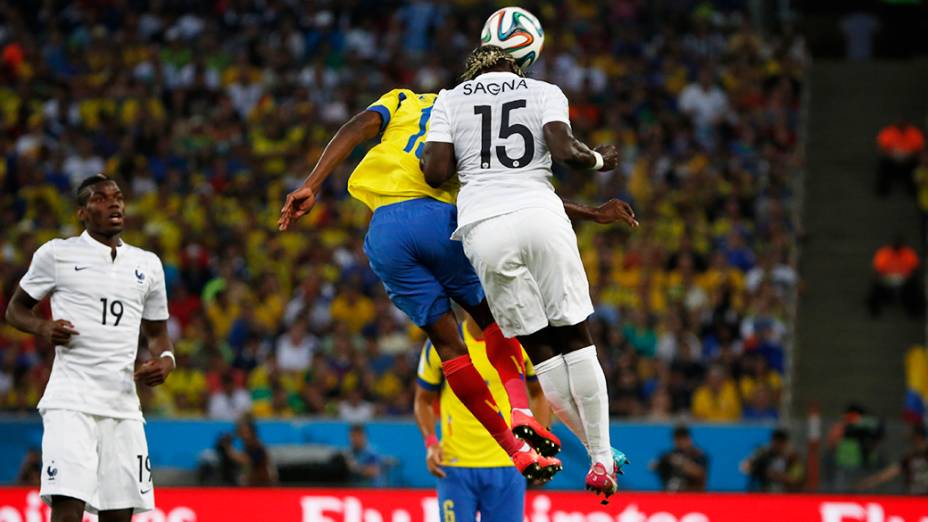 Lance no jogo entre Equador e França no Maracanã, no Rio