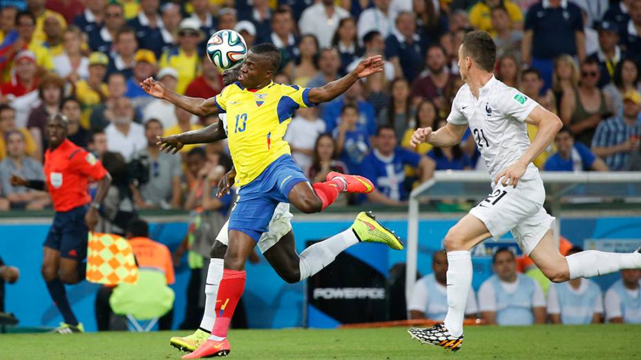 Lance no jogo entre Equador e França no Maracanã, no Rio