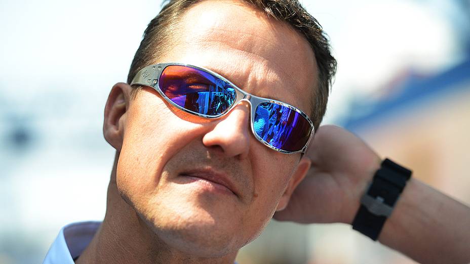 Michael Schumacher no box da Mercedes em Interlagos