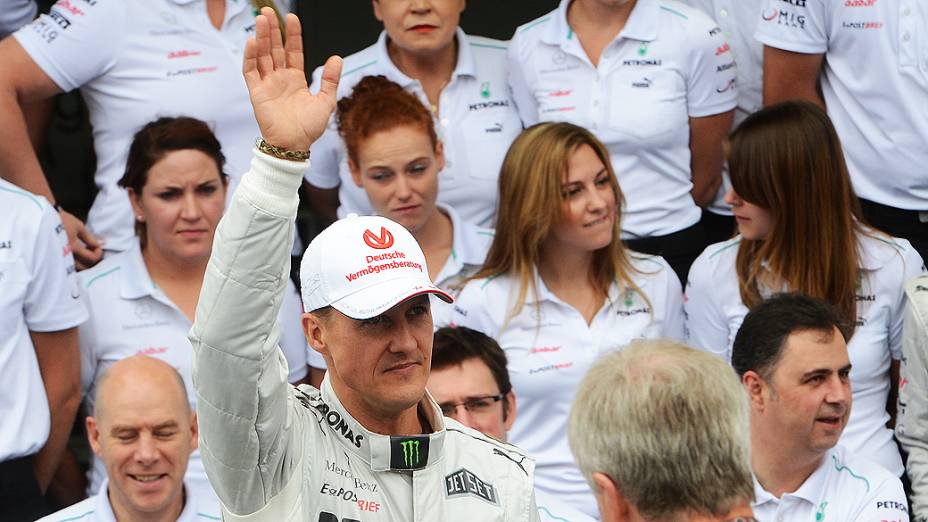 Equipe Mercedes se despede de Michael Schumacher em Interlagos em 2012