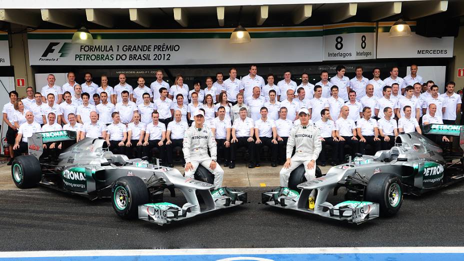 Equipe Mercedes se despede de Michael Schumacher em Interlagos em 2012