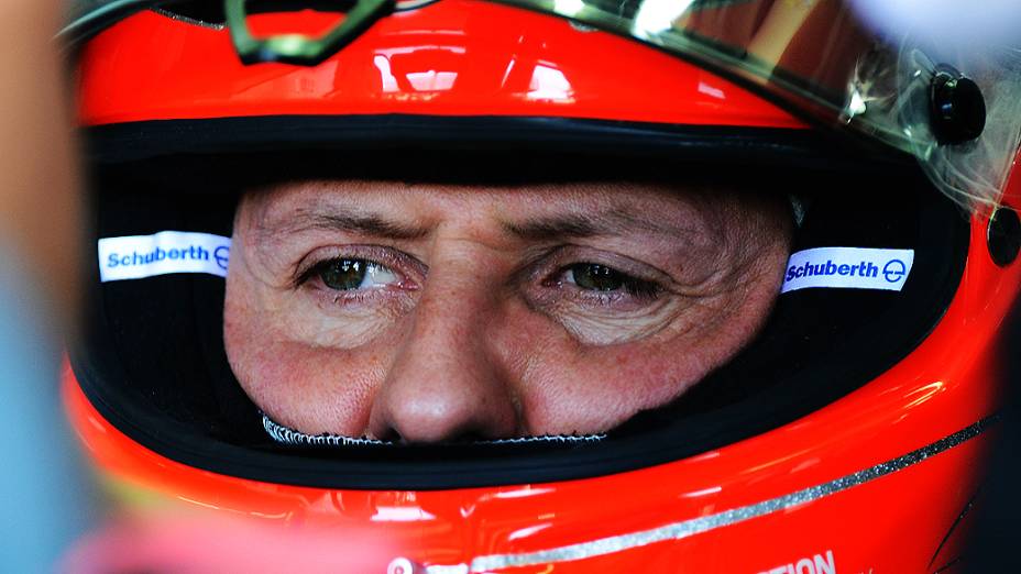 Michael Schumacher no box, durante treino livre para o GP do Brasil