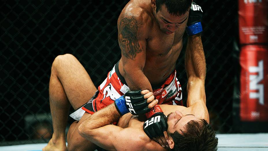 Michel Prazeres vence Mairbeck Taisumov no ginásio Nélio Dias em Natal (RN) pelo UFC 2014
